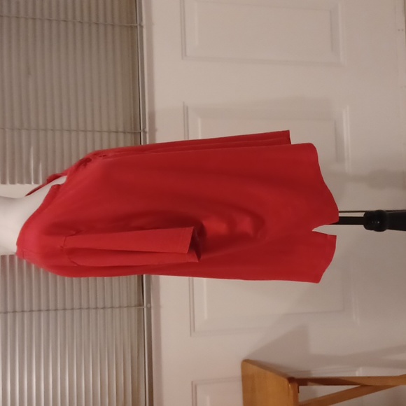 $4 Add-on Pink Button V-Neck Tee - Size 2X (US18) - Picture 3 of 6